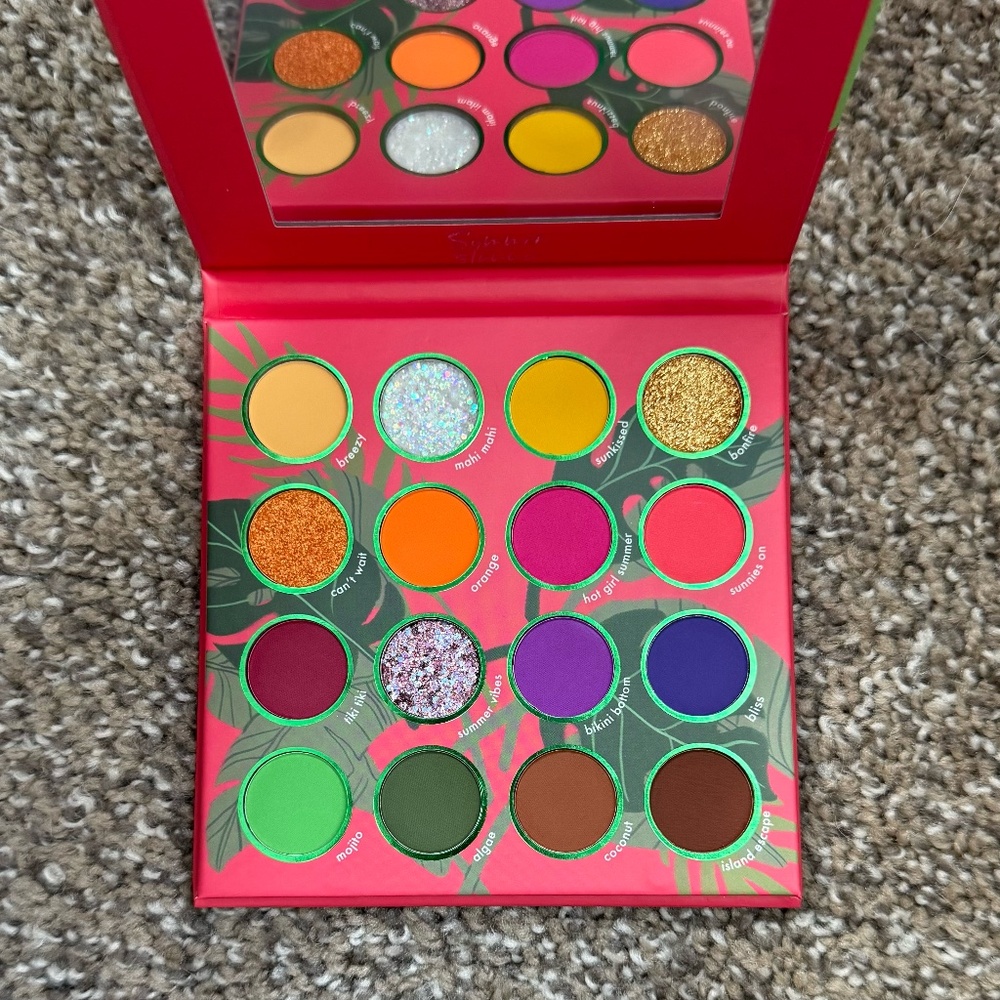 Kara Beauty "Summer Stunna" eyeshadow palette